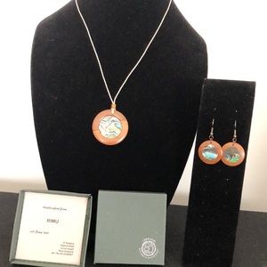 New Zealand handcrafted Rimu with Pana Shell Necklace and matching Earrings